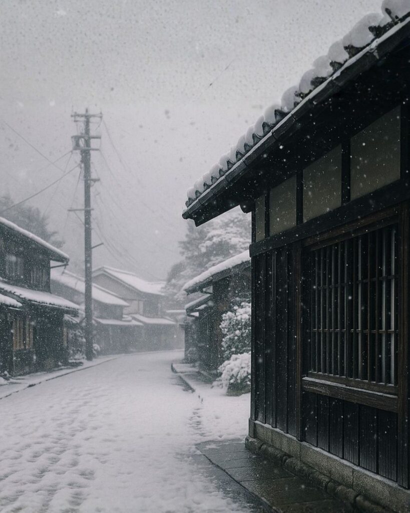 中村草田男の冬の俳句5選-代表作をわかりやすく解説！「降る雪や　明治は遠く　なりにけり」この俳句をイメージした画像