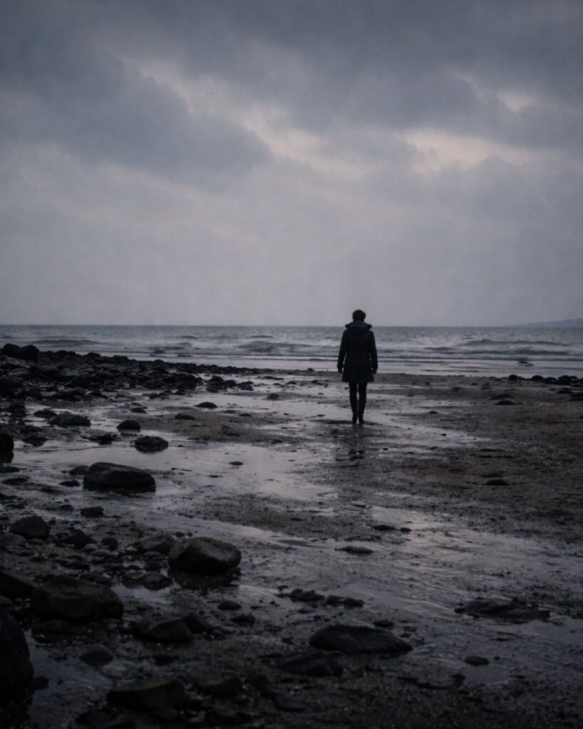 斎藤茂吉の春の短歌5選vol.2–代表作をわかりやすく解説!「うつし身の わが荒魂も 一いろに 悲しみにつつ 潮間をあゆむ」この短歌をイメージした画像